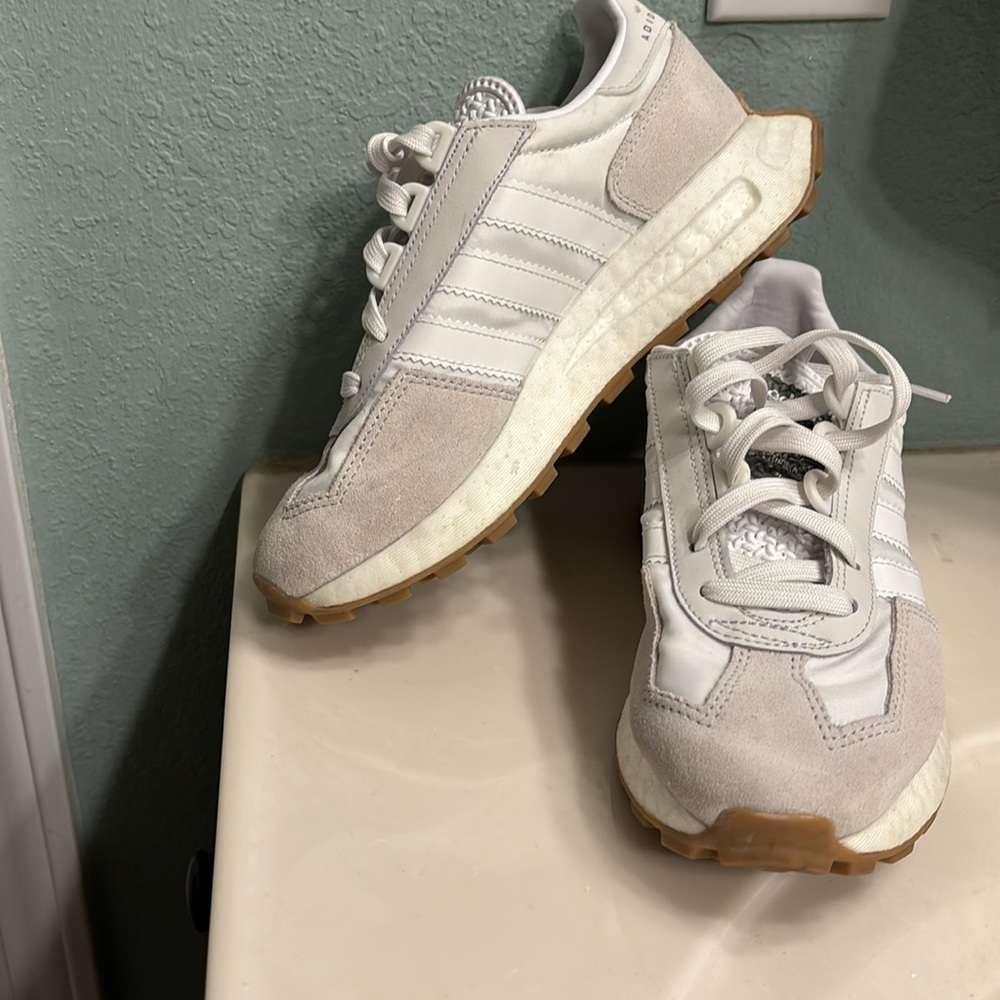 Adidas Sneakers